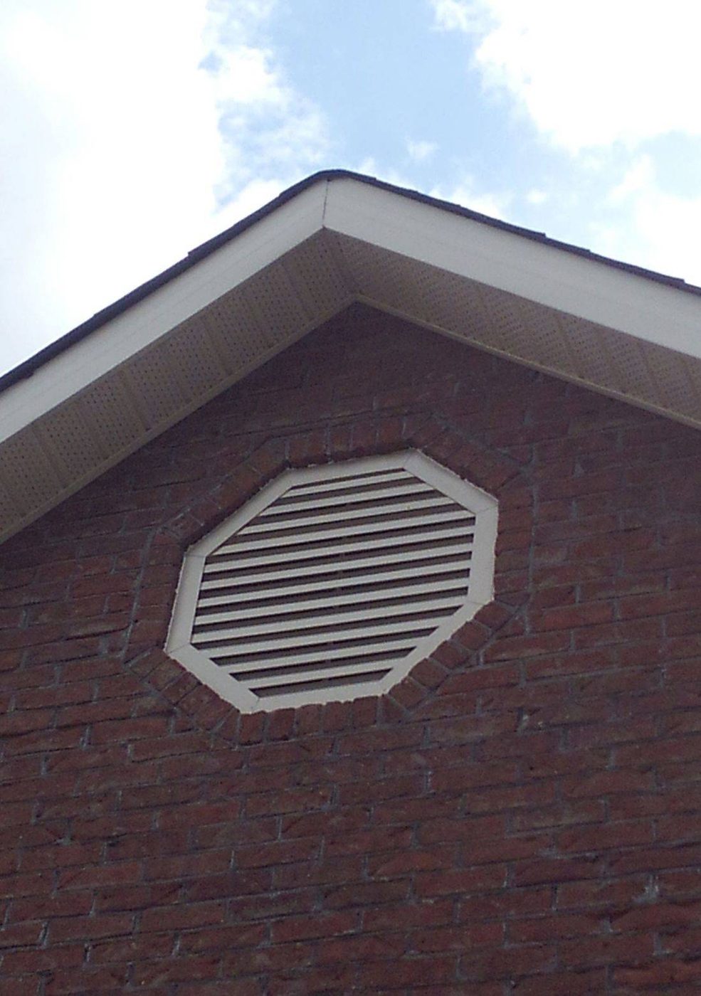 Octagon gable louver vent